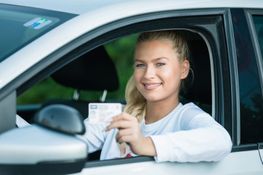 Mujer en auto